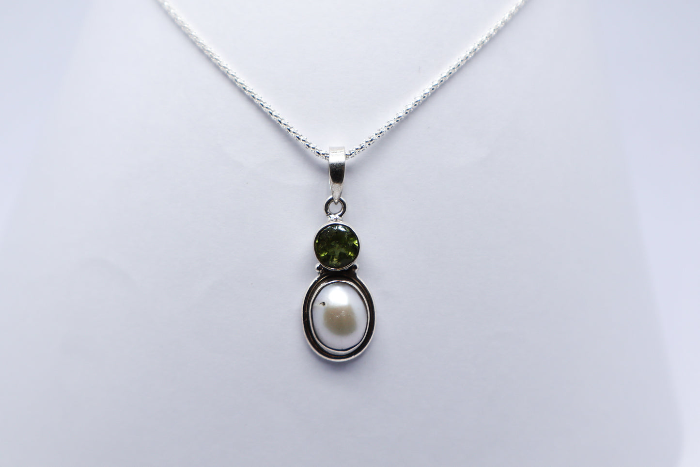 Perle and Peridot Sterling Silver Necklace