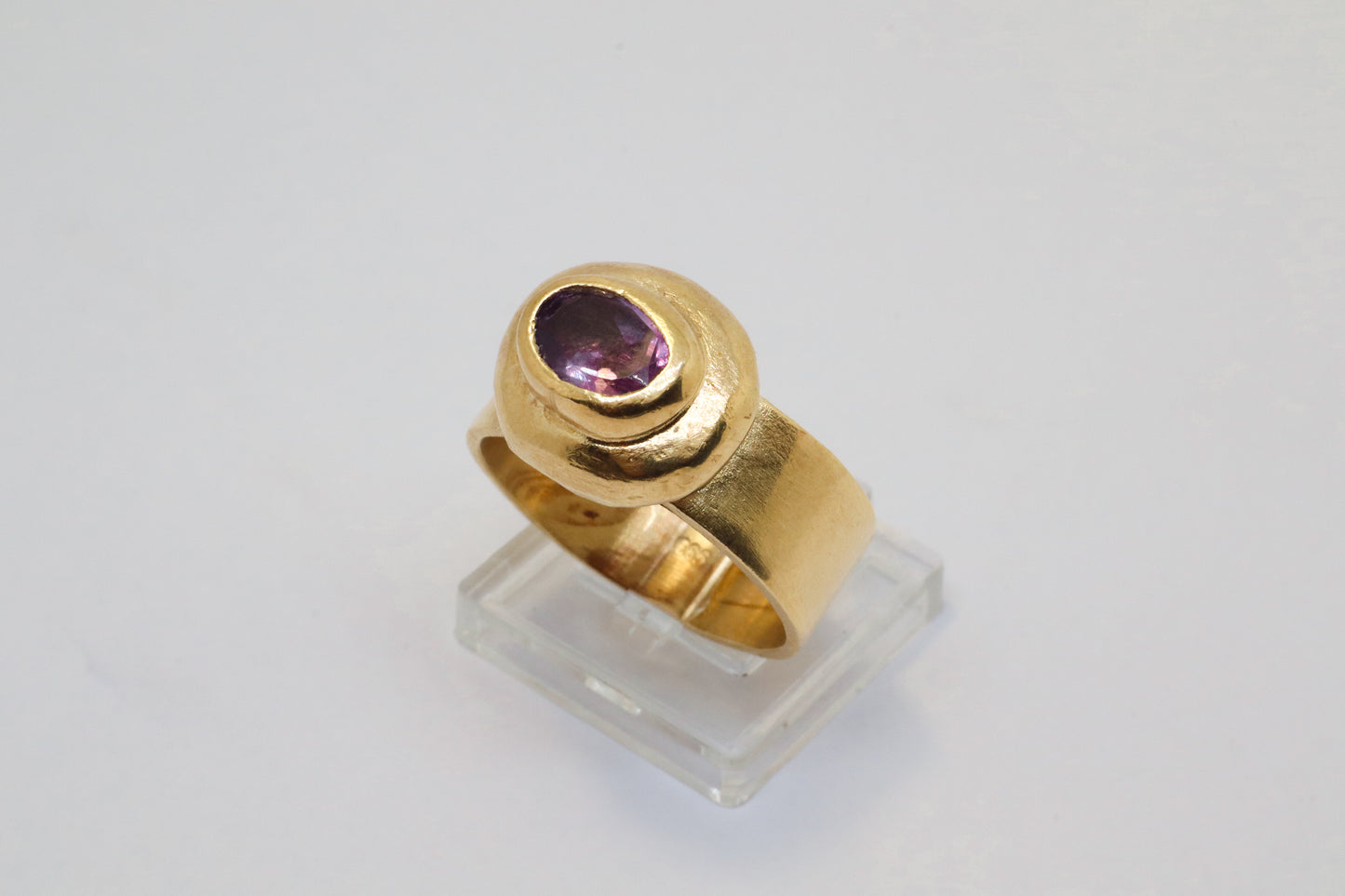 Celestial Object No. 06 – 999 24k Gold Plated Comet Ring with Amethyst
