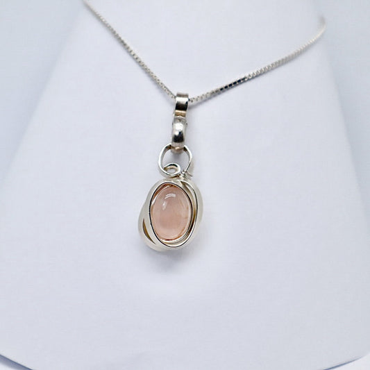 Gala Silver Quartz Rose Necklace