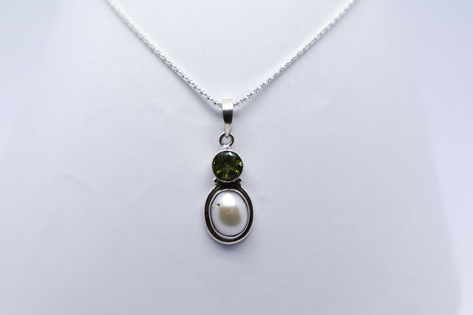 Perle and Peridot Sterling Silver Necklace