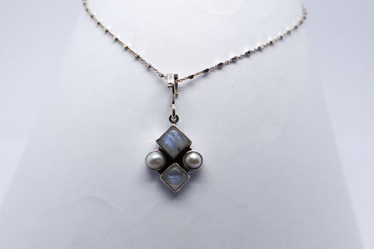 Perle and moonstone Sterling Silver Necklace